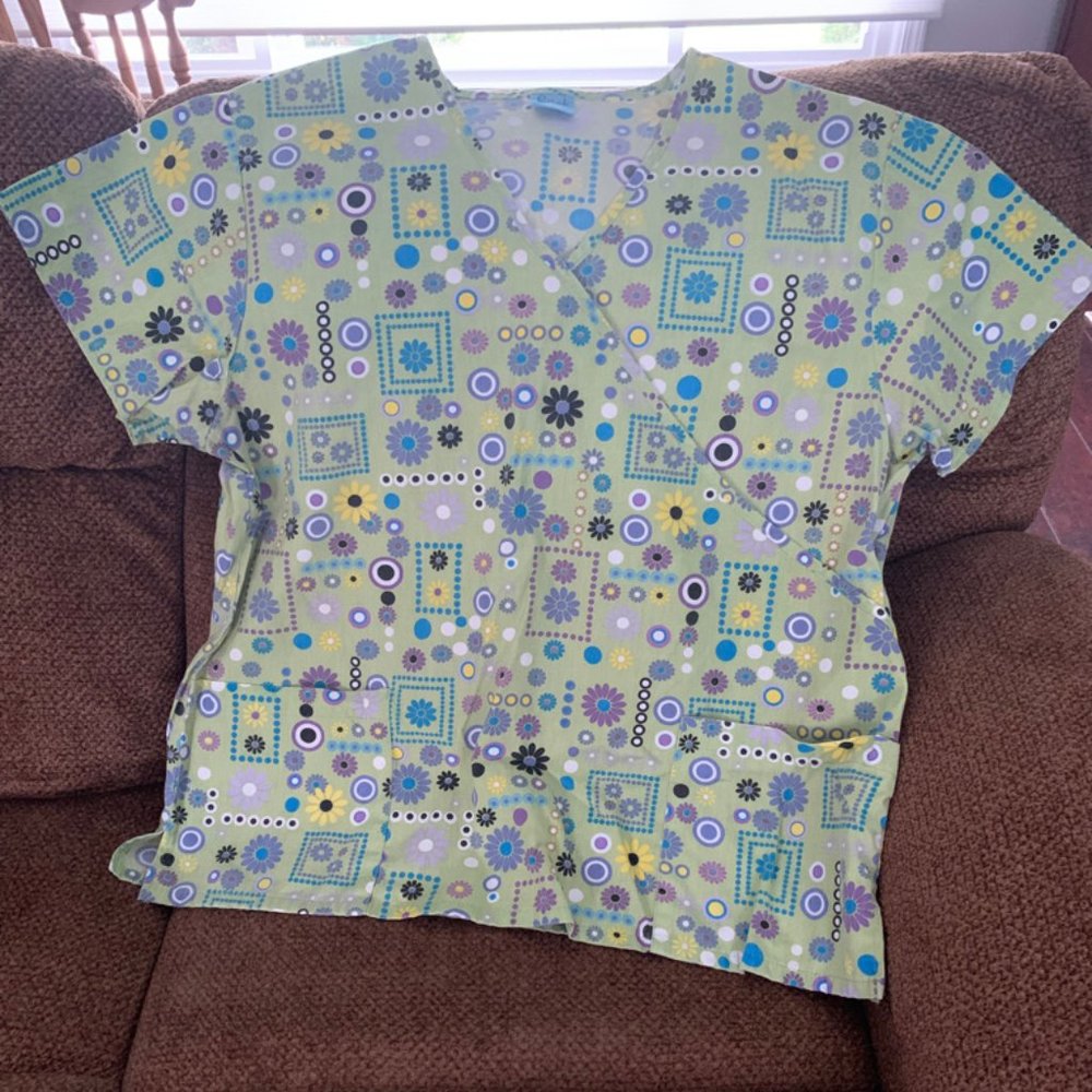 Geo Metric Shape Scrub Top